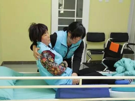 1676014737613370.jpg 照护病人.jpg